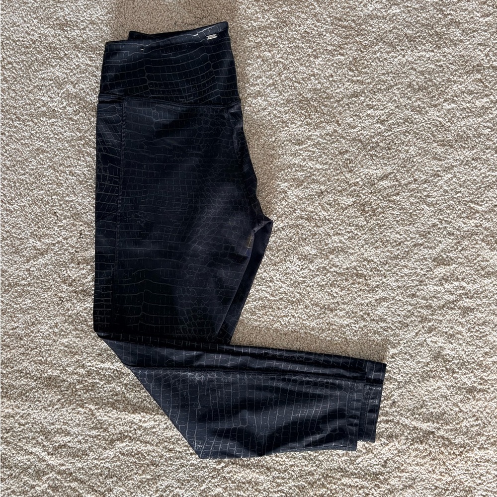 Victoria Secret Pink Sport Black Croc Print Leggings with Pockets!